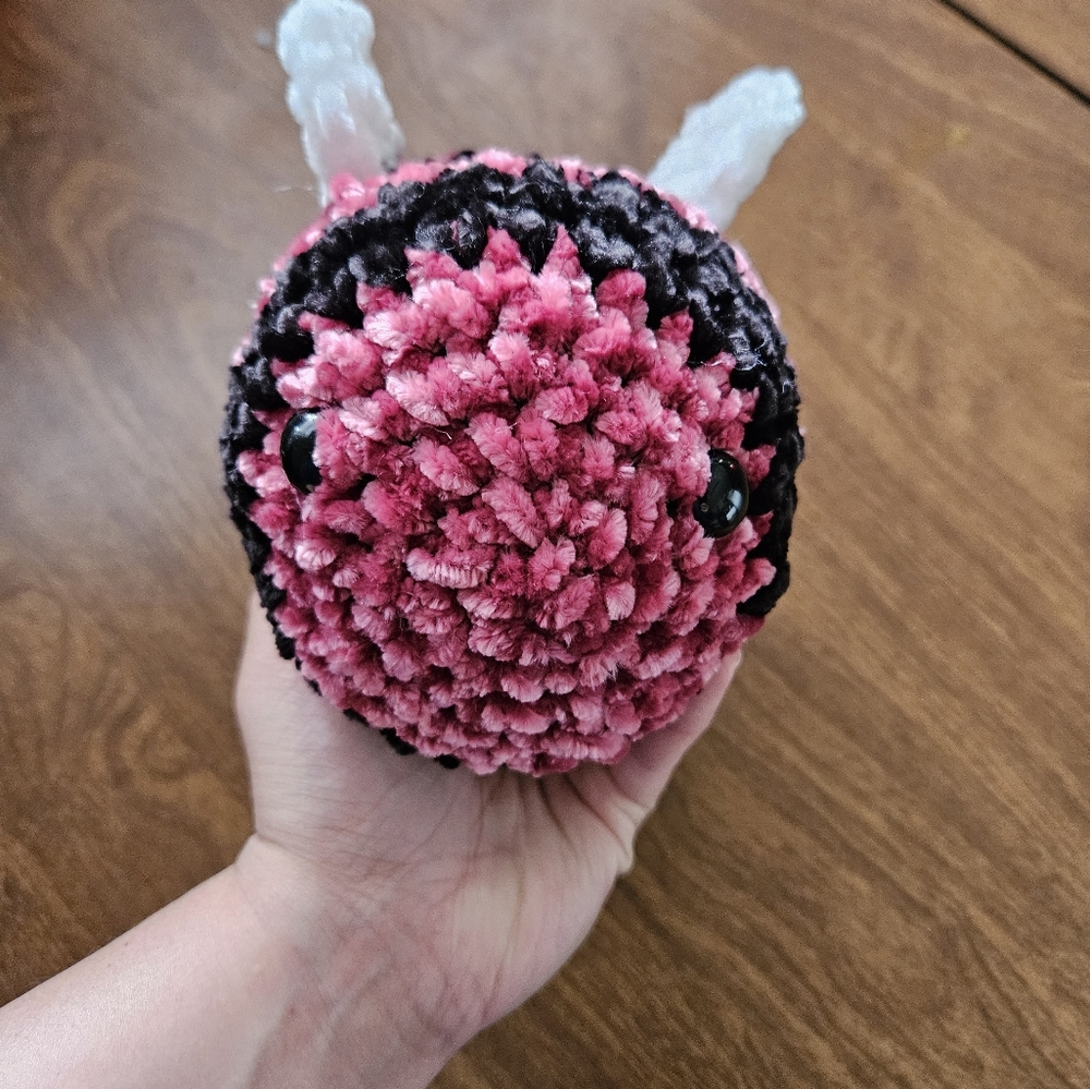 Crochet Velvet Raspberry Bee - Picture 7 of 15